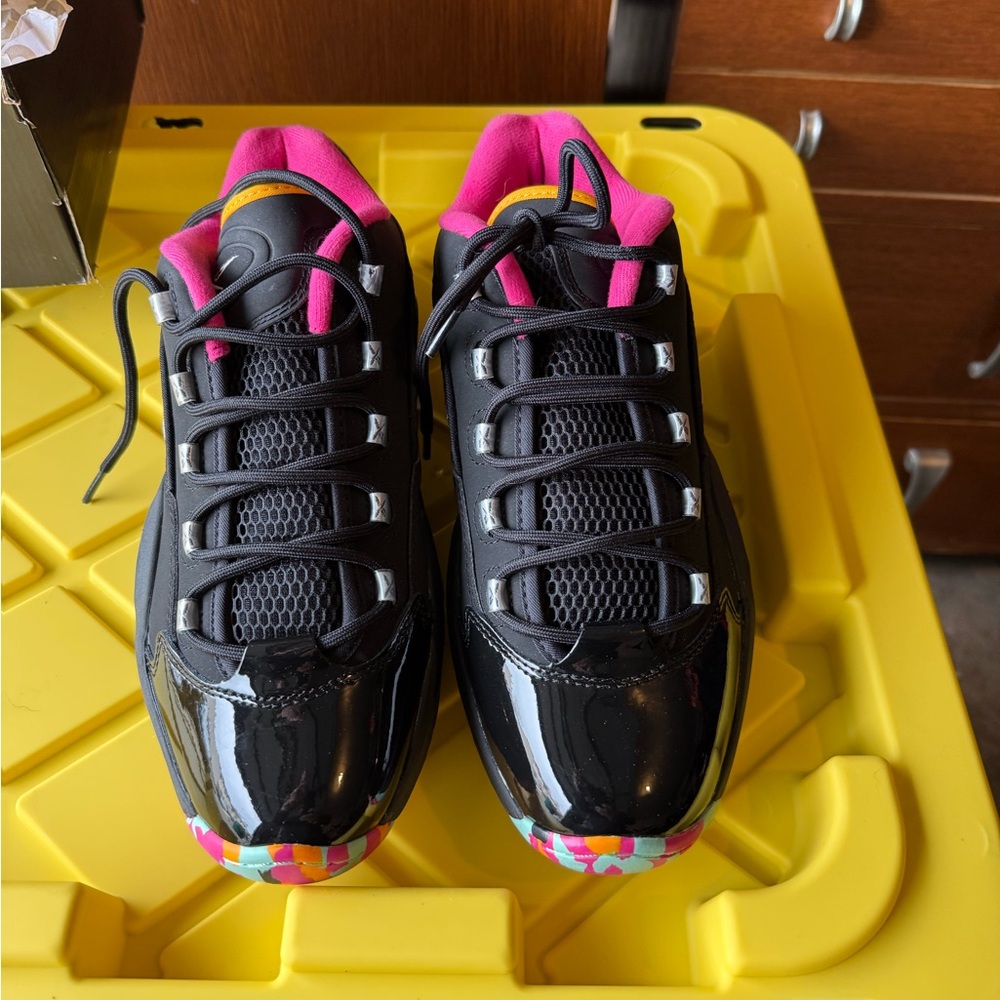Allen Iverson Reeboks - Picture 3 of 5